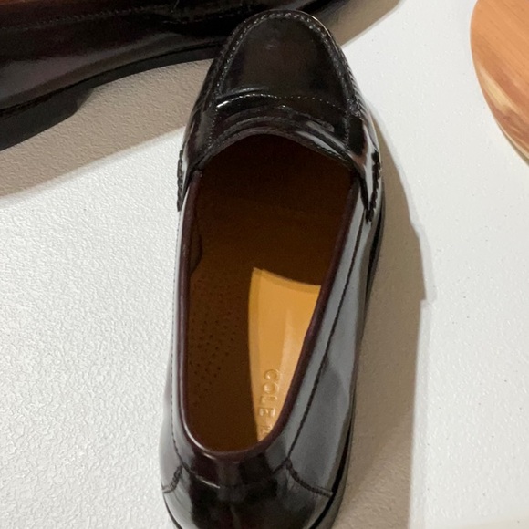 Cole Haan Dress Shoe - like new!  Size 10 - Picture 5 of 6